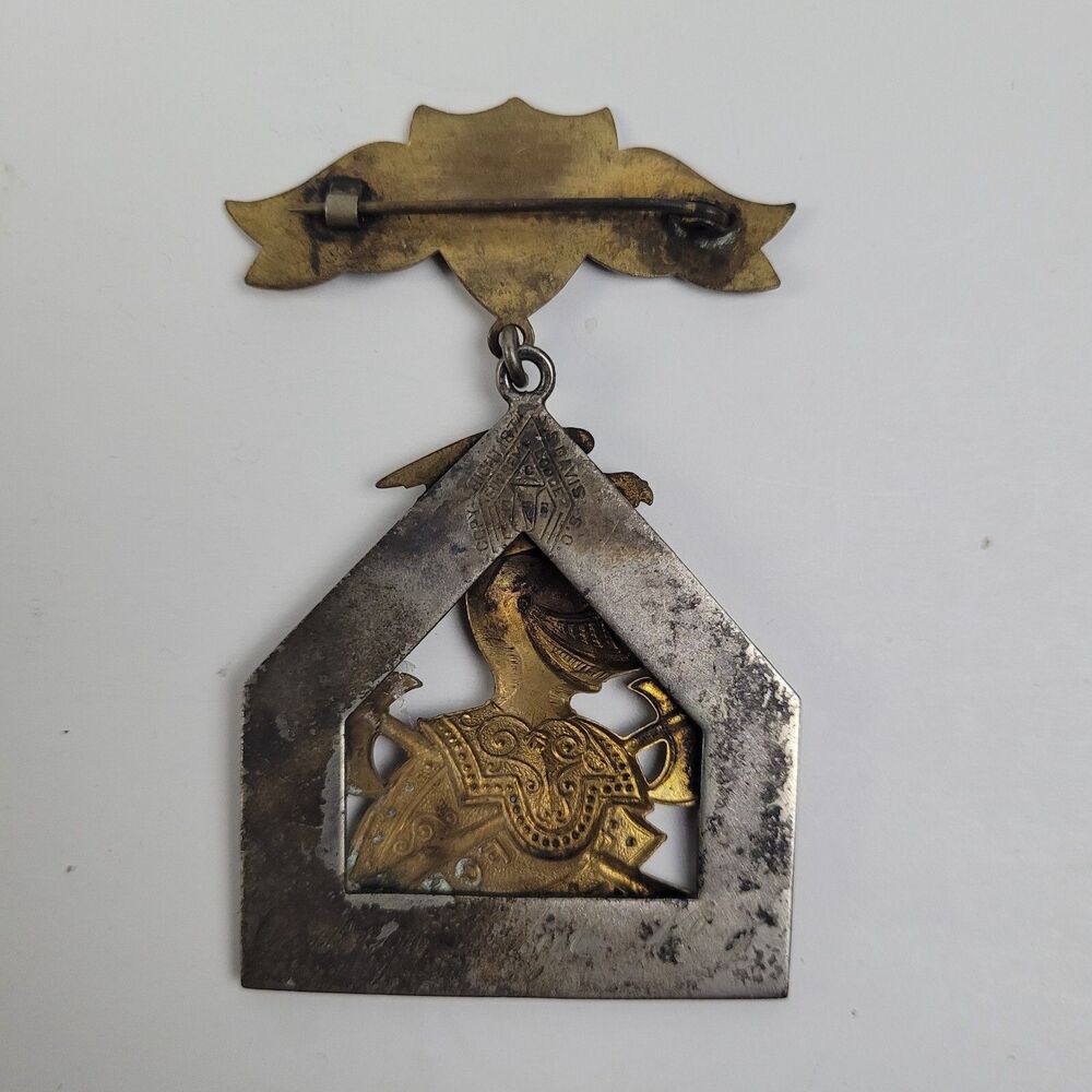 Antique Knights Of Pythius FCB Crest Badge Pin Medal Crossed Battle Axes - Picture 2 of 2